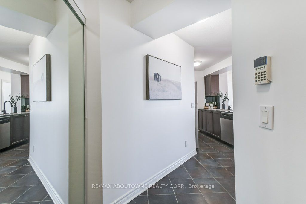 5 – 2325 Central Park Drive, Oakville ‣ W12477053 5 – 2325 Central Park Drive, Oakville ‣ W12477053