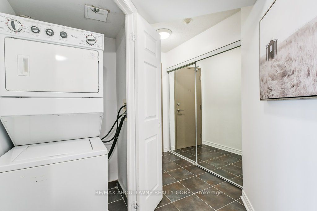 5 – 2325 Central Park Drive, Oakville ‣ W12477053 5 – 2325 Central Park Drive, Oakville ‣ W12477053
