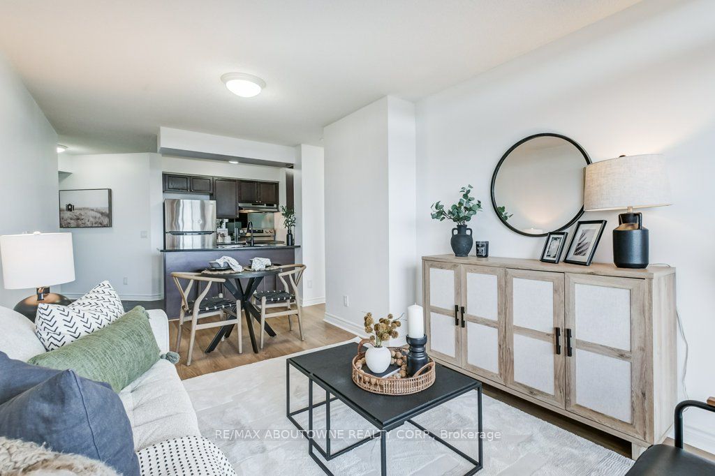 5 – 2325 Central Park Drive, Oakville ‣ W12477053 5 – 2325 Central Park Drive, Oakville ‣ W12477053
