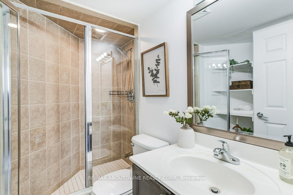 5 – 2325 Central Park Drive, Oakville ‣ W12477053 5 – 2325 Central Park Drive, Oakville ‣ W12477053