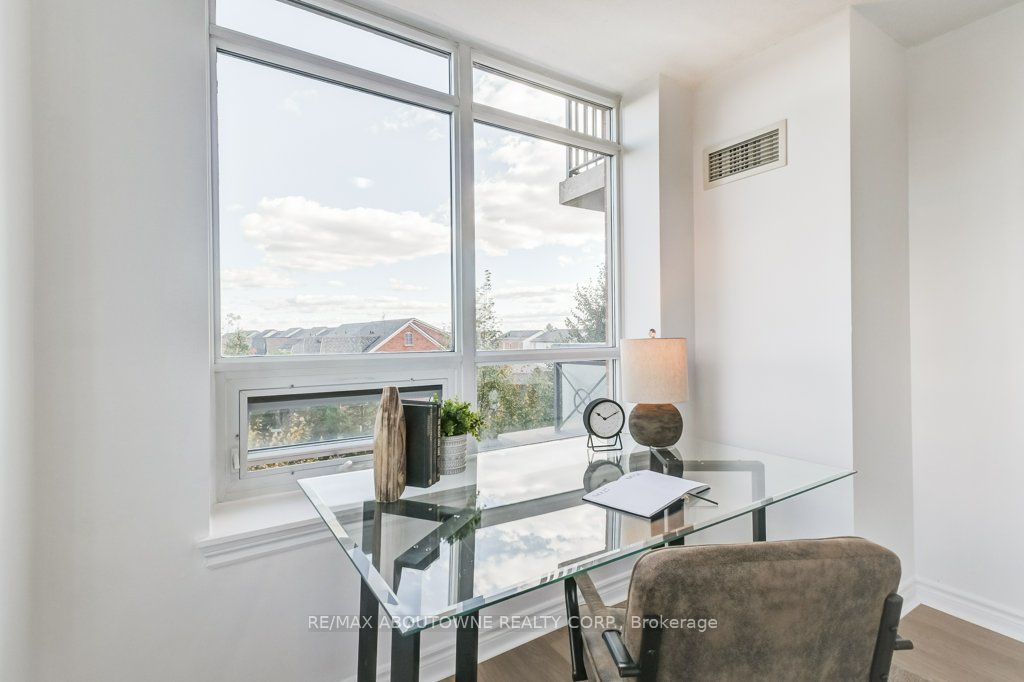 5 – 2325 Central Park Drive, Oakville ‣ W12477053 5 – 2325 Central Park Drive, Oakville ‣ W12477053