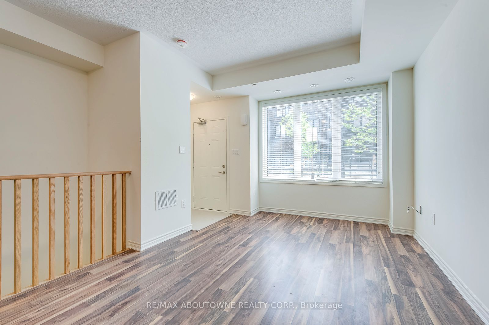 15 – 2212 Bromsgrove Road, Mississauga ‣ W12477067 15 – 2212 Bromsgrove Road, Mississauga ‣ W12477067