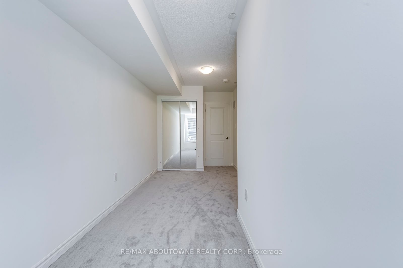 15 – 2212 Bromsgrove Road, Mississauga ‣ W12477067 15 – 2212 Bromsgrove Road, Mississauga ‣ W12477067