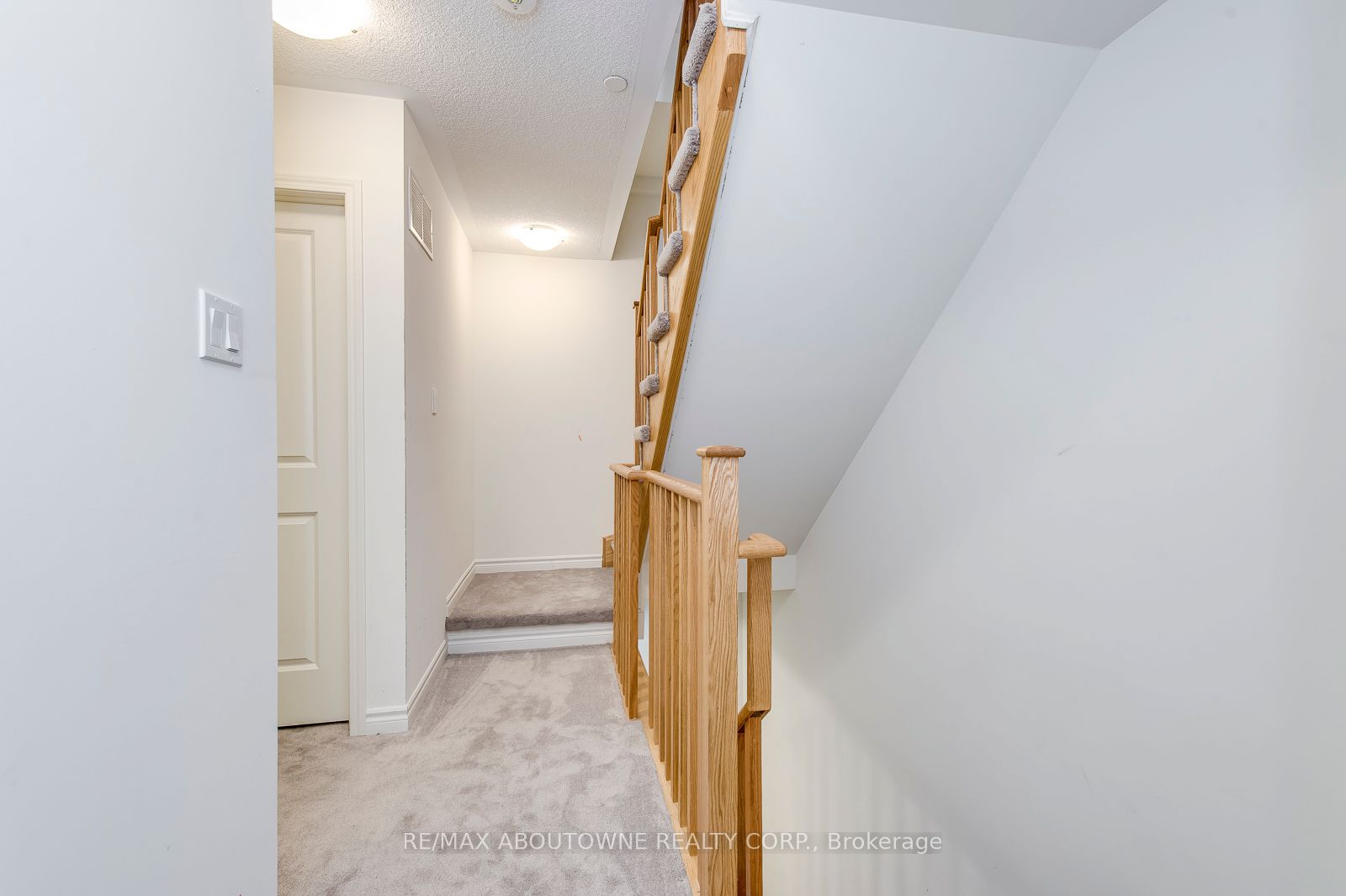15 – 2212 Bromsgrove Road, Mississauga ‣ W12477067 15 – 2212 Bromsgrove Road, Mississauga ‣ W12477067
