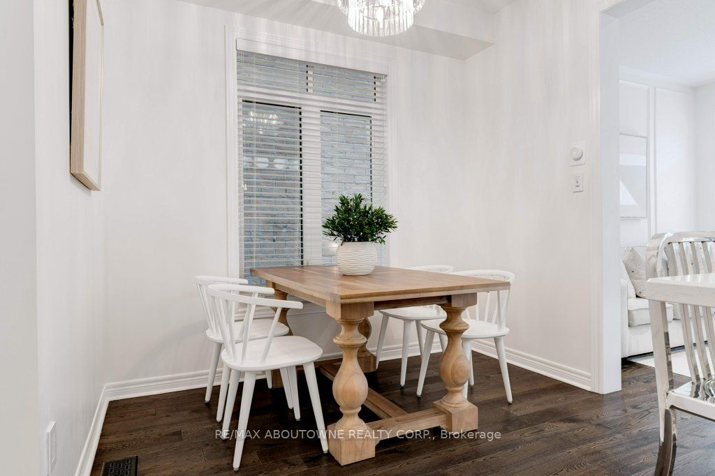 231 Sarah Cline Drive, Oakville ‣ W12478306 231 Sarah Cline Drive, Oakville ‣ W12478306