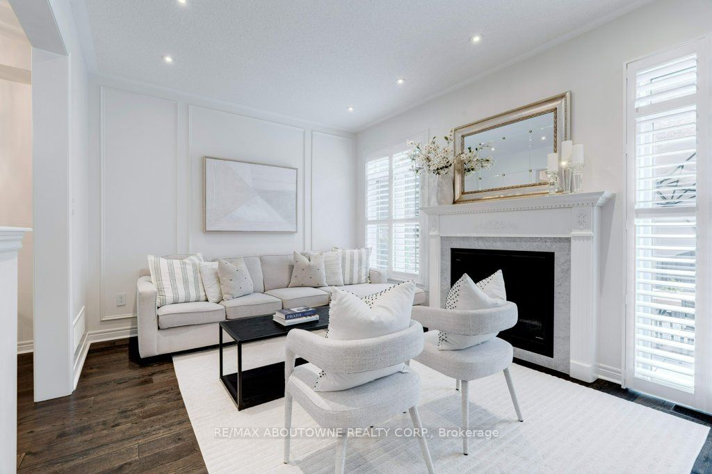 231 Sarah Cline Drive, Oakville ‣ W12478306 231 Sarah Cline Drive, Oakville ‣ W12478306