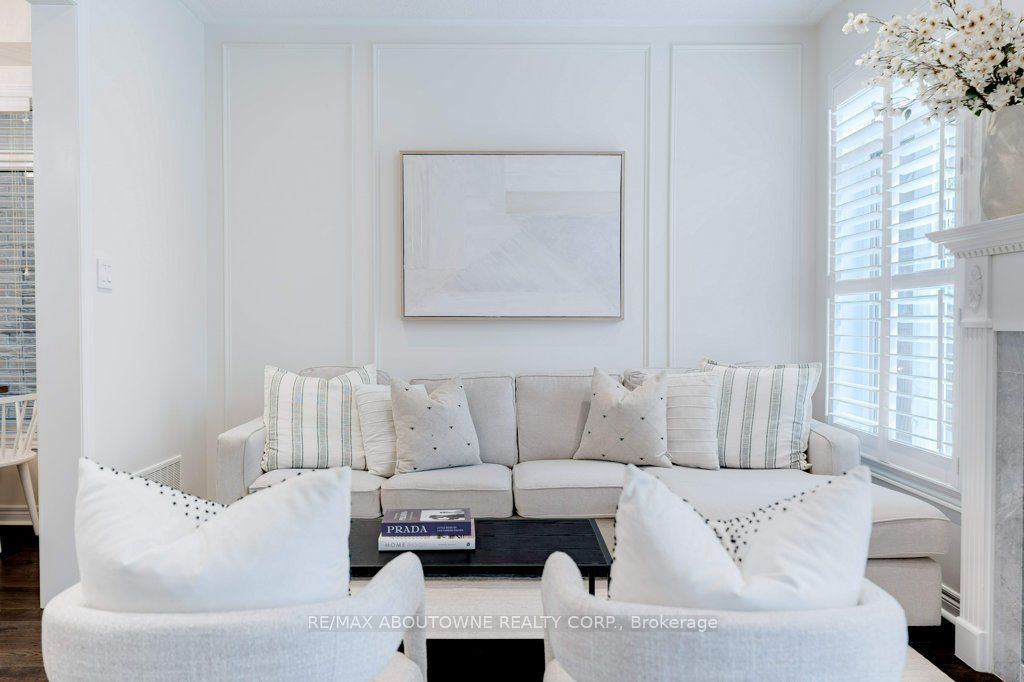 231 Sarah Cline Drive, Oakville ‣ W12478306 231 Sarah Cline Drive, Oakville ‣ W12478306