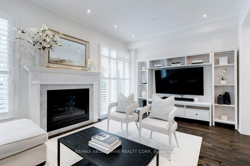 231 Sarah Cline Drive, Oakville ‣ W12478306 231 Sarah Cline Drive, Oakville ‣ W12478306