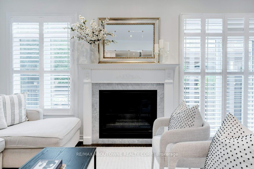 231 Sarah Cline Drive, Oakville ‣ W12478306 231 Sarah Cline Drive, Oakville ‣ W12478306