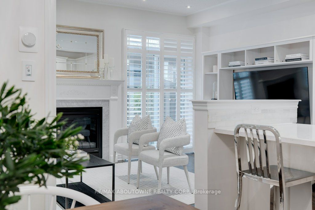 231 Sarah Cline Drive, Oakville ‣ W12478306 231 Sarah Cline Drive, Oakville ‣ W12478306