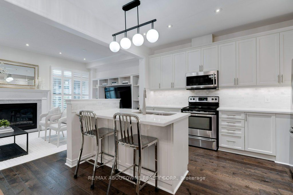 231 Sarah Cline Drive, Oakville ‣ W12478306 231 Sarah Cline Drive, Oakville ‣ W12478306