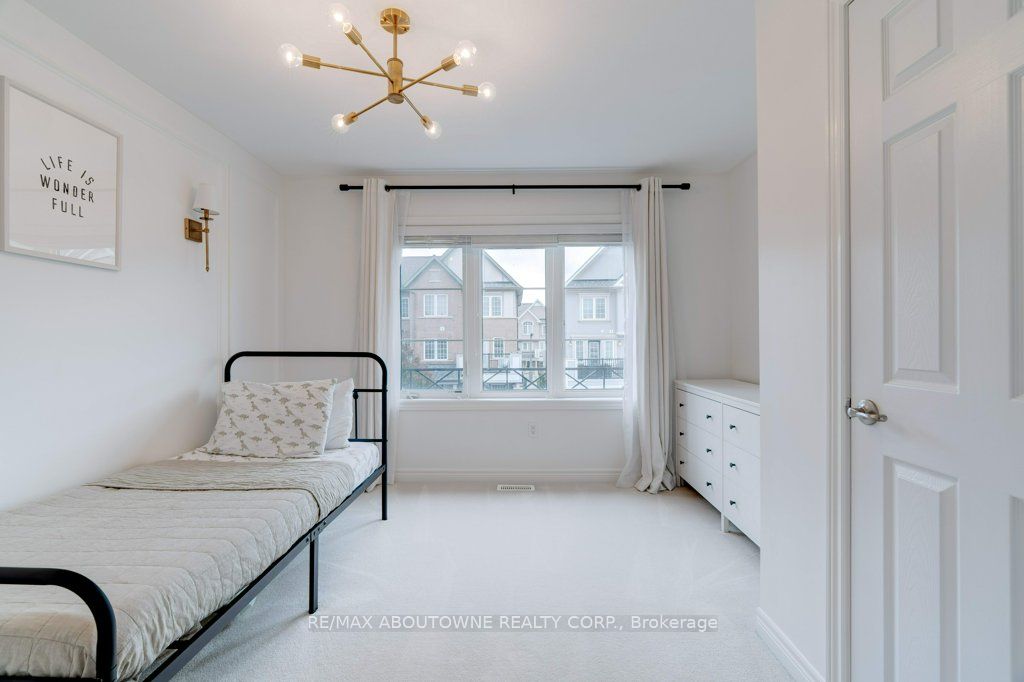 231 Sarah Cline Drive, Oakville ‣ W12478306 231 Sarah Cline Drive, Oakville ‣ W12478306