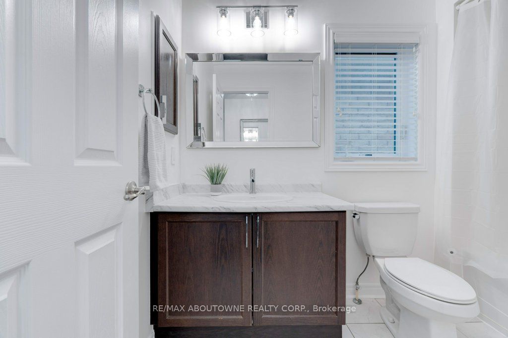 231 Sarah Cline Drive, Oakville ‣ W12478306 231 Sarah Cline Drive, Oakville ‣ W12478306