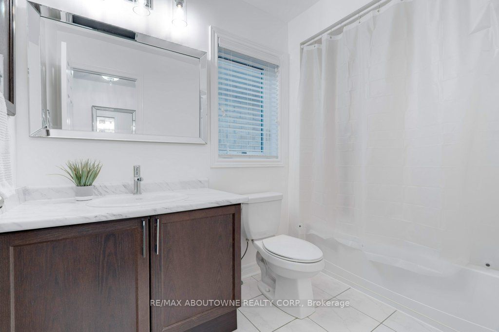 231 Sarah Cline Drive, Oakville ‣ W12478306 231 Sarah Cline Drive, Oakville ‣ W12478306