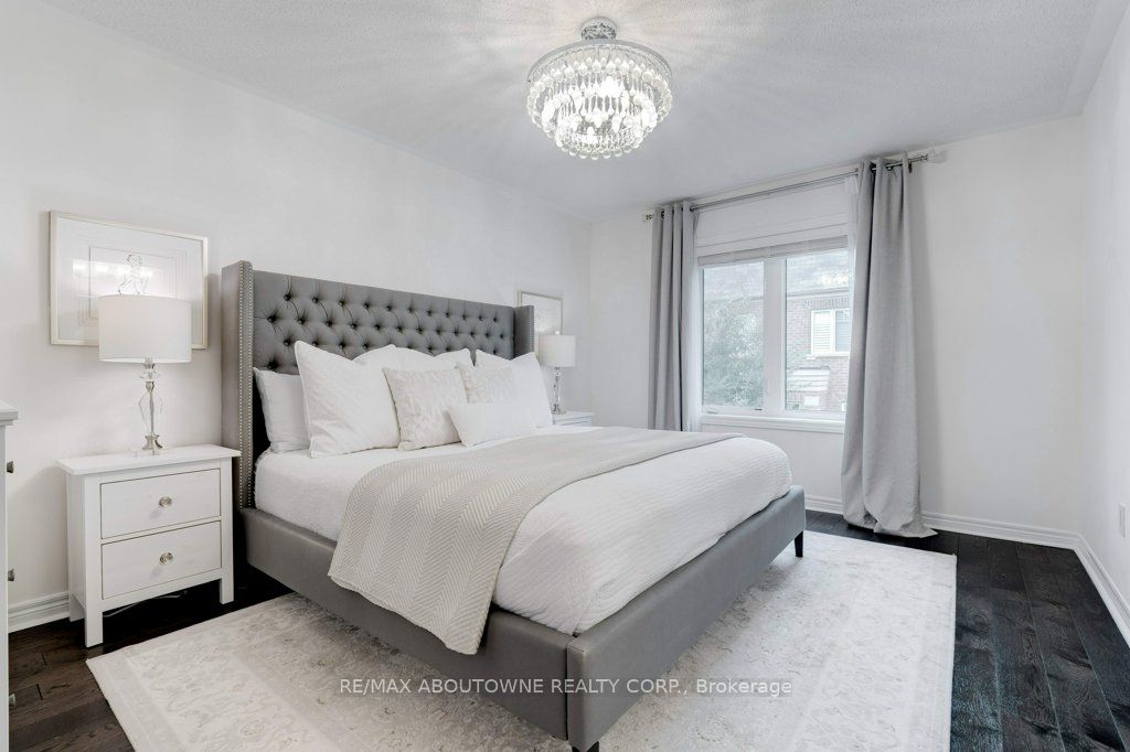 231 Sarah Cline Drive, Oakville ‣ W12478306 231 Sarah Cline Drive, Oakville ‣ W12478306