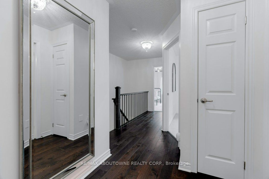 231 Sarah Cline Drive, Oakville ‣ W12478306 231 Sarah Cline Drive, Oakville ‣ W12478306
