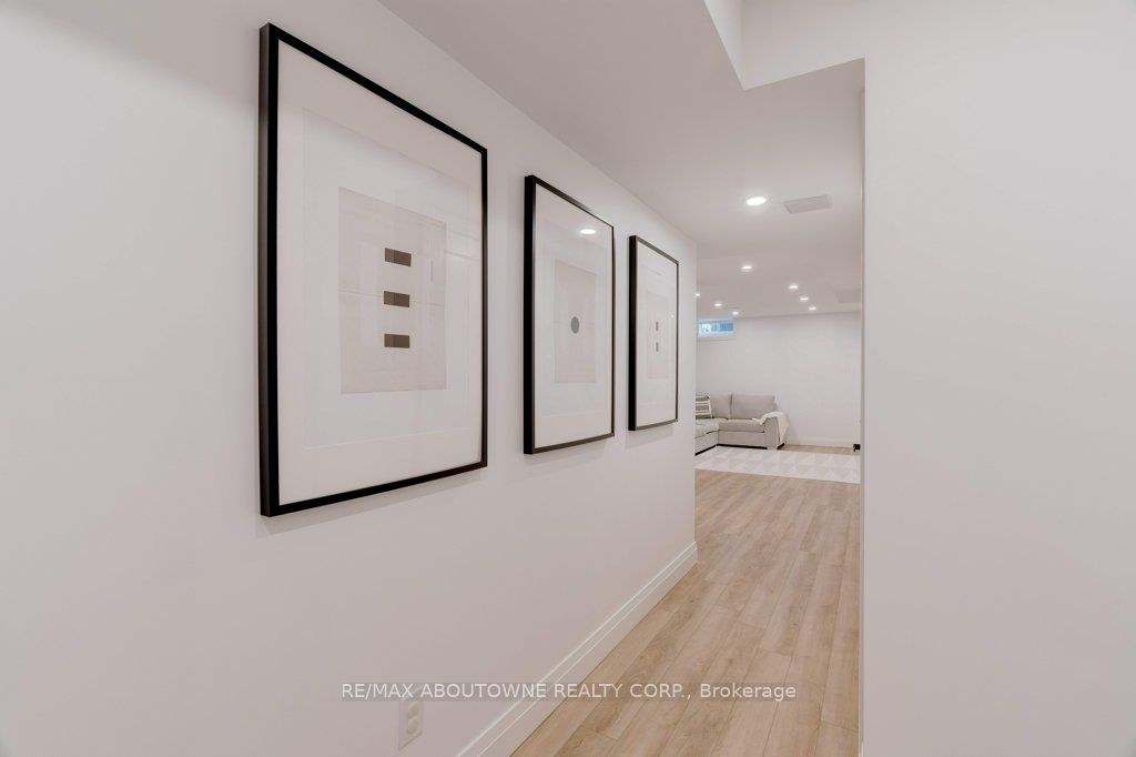 231 Sarah Cline Drive, Oakville ‣ W12478306 231 Sarah Cline Drive, Oakville ‣ W12478306