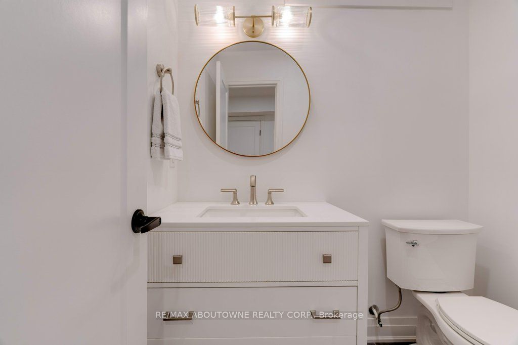 231 Sarah Cline Drive, Oakville ‣ W12478306 231 Sarah Cline Drive, Oakville ‣ W12478306