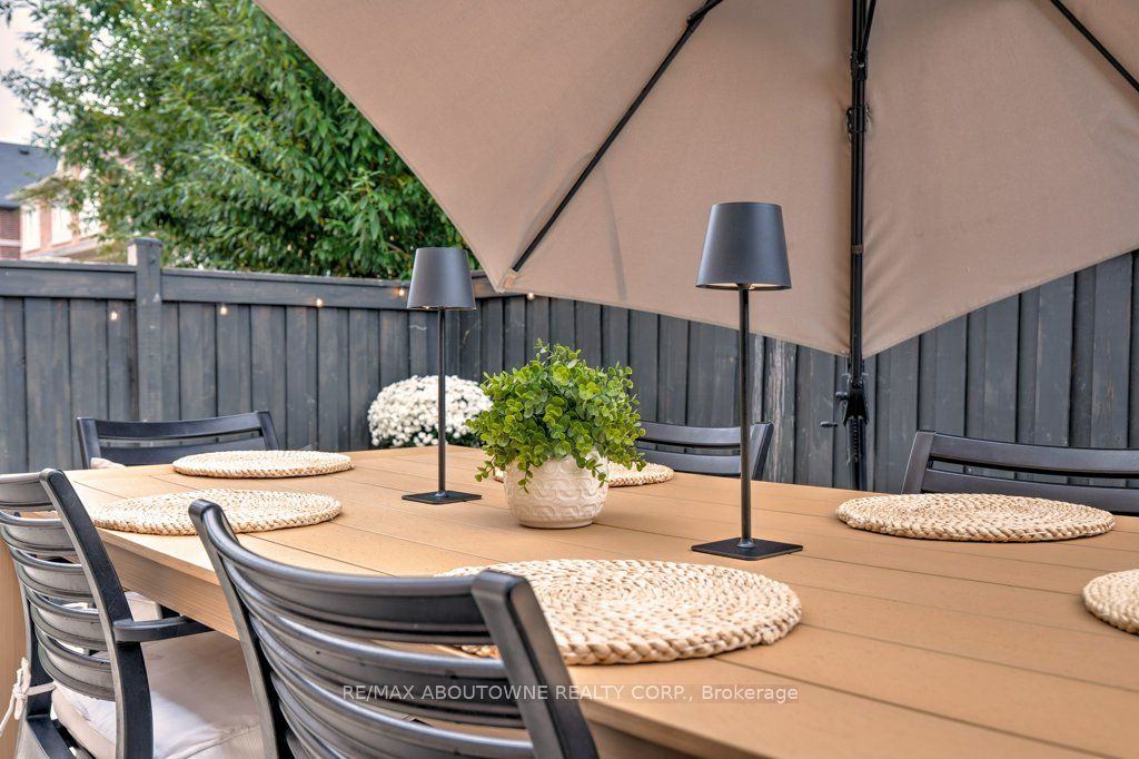 231 Sarah Cline Drive, Oakville ‣ W12478306 231 Sarah Cline Drive, Oakville ‣ W12478306