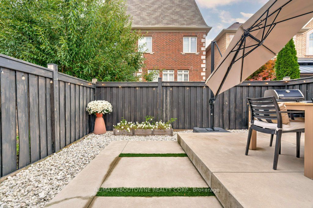 231 Sarah Cline Drive, Oakville ‣ W12478306 231 Sarah Cline Drive, Oakville ‣ W12478306