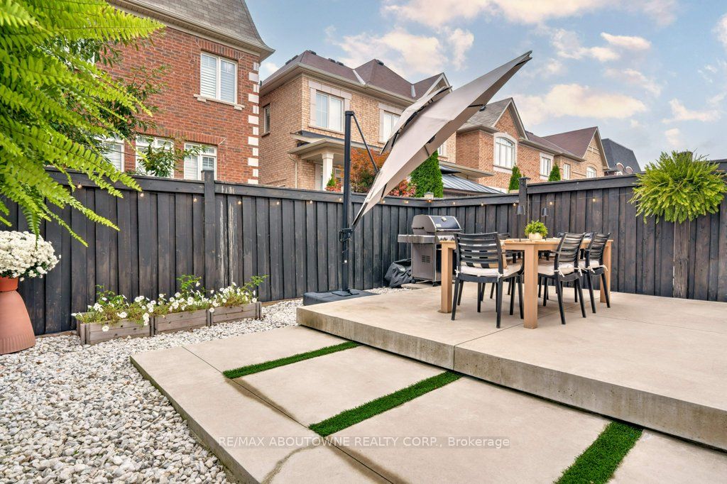 231 Sarah Cline Drive, Oakville ‣ W12478306 231 Sarah Cline Drive, Oakville ‣ W12478306