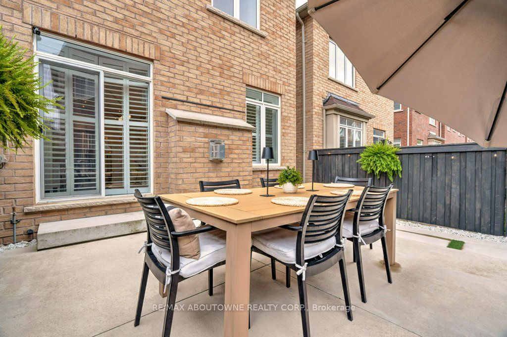 231 Sarah Cline Drive, Oakville ‣ W12478306 231 Sarah Cline Drive, Oakville ‣ W12478306