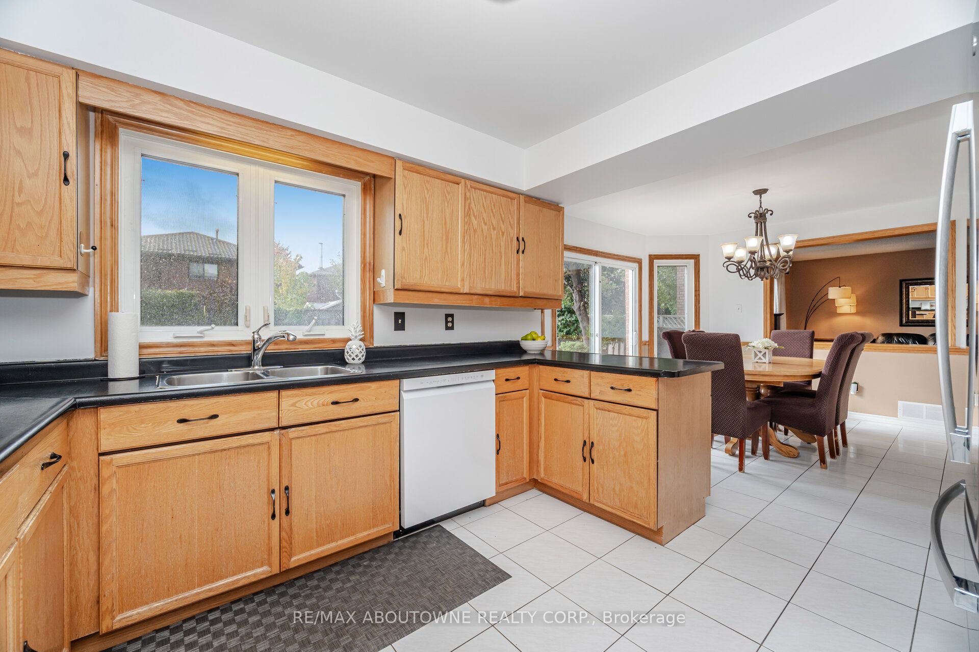 3704 Ketchum Court, Mississauga ‣ W12480590 3704 Ketchum Court, Mississauga ‣ W12480590