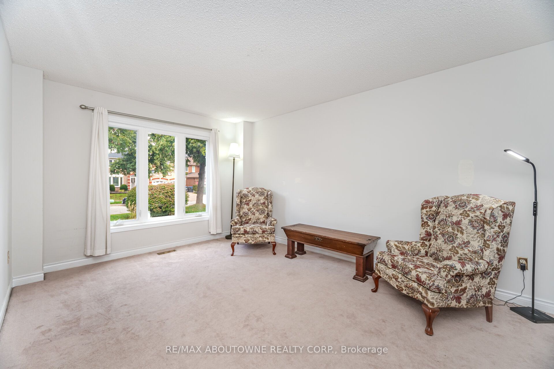 3704 Ketchum Court, Mississauga ‣ W12480590 3704 Ketchum Court, Mississauga ‣ W12480590