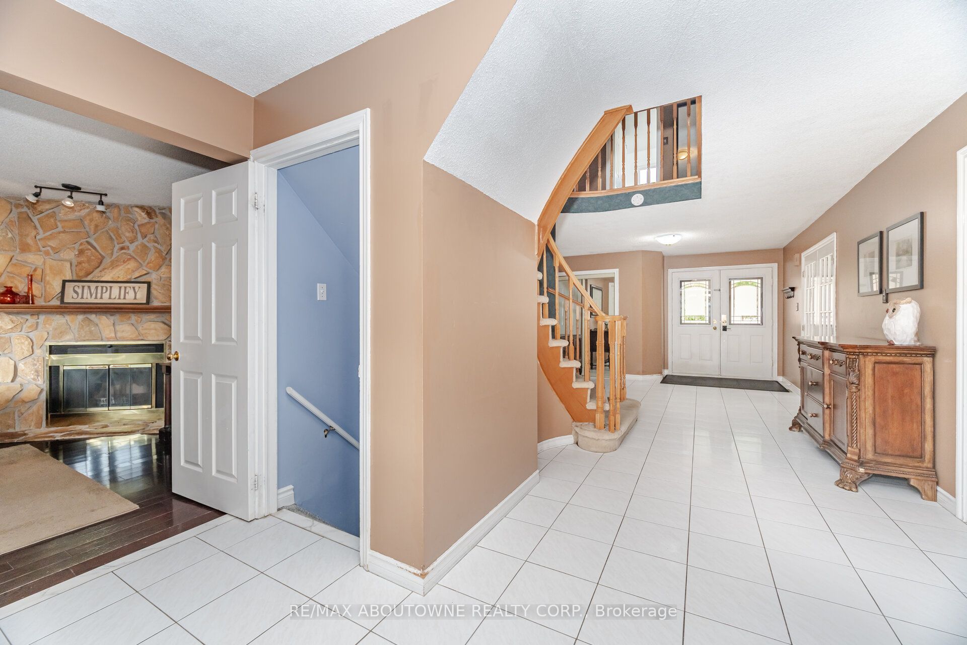 3704 Ketchum Court, Mississauga ‣ W12480590 3704 Ketchum Court, Mississauga ‣ W12480590