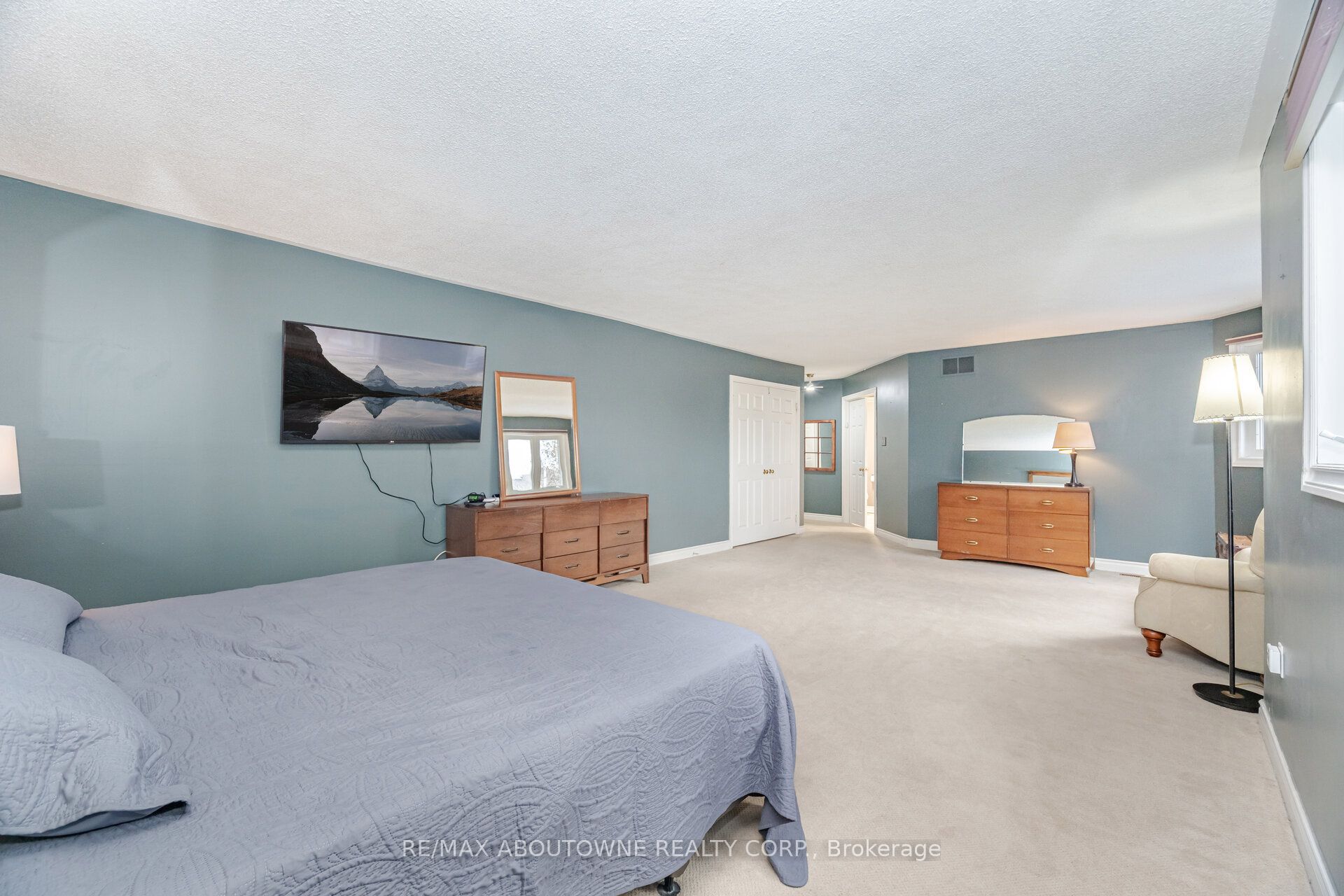 3704 Ketchum Court, Mississauga ‣ W12480590 3704 Ketchum Court, Mississauga ‣ W12480590