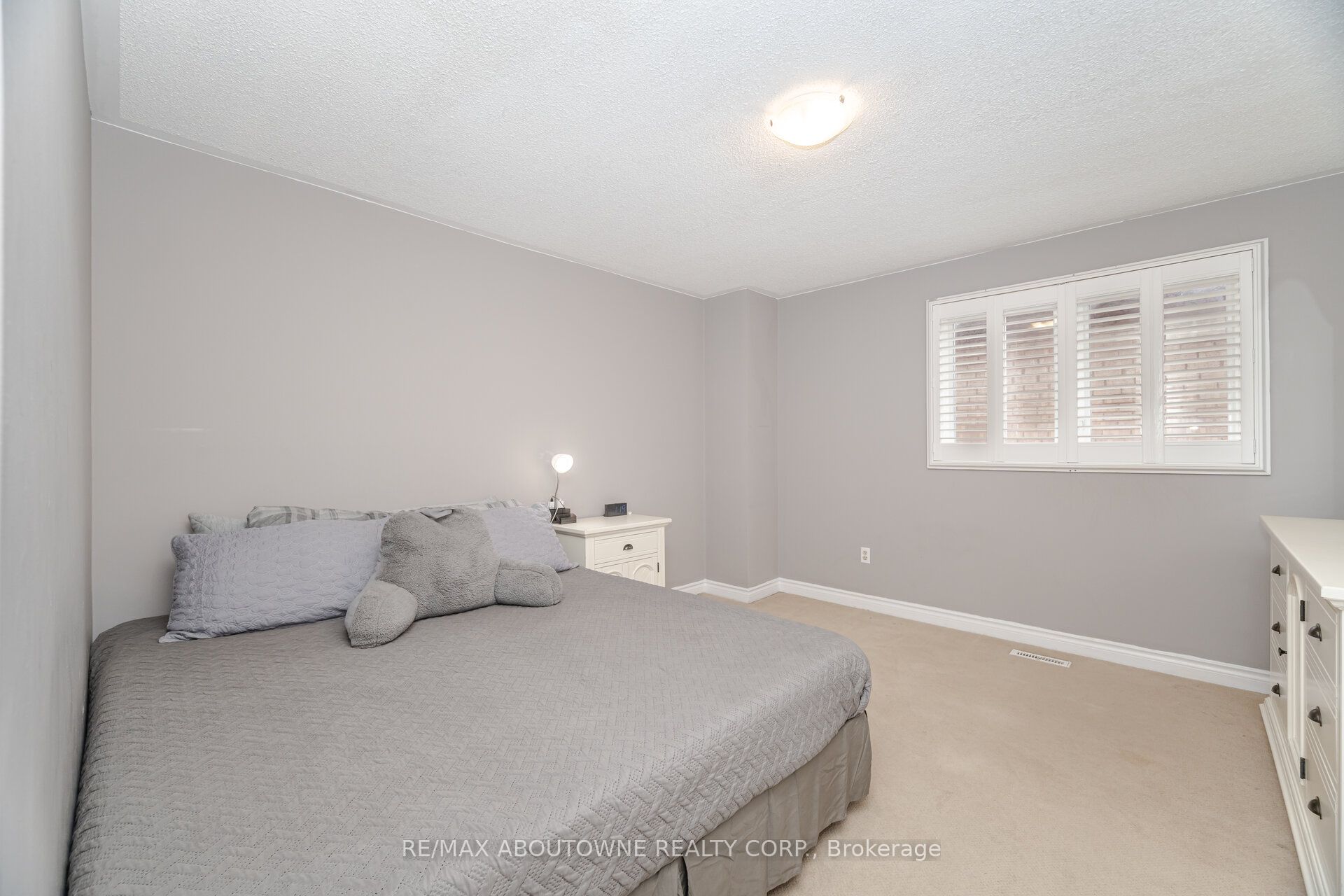 3704 Ketchum Court, Mississauga ‣ W12480590 3704 Ketchum Court, Mississauga ‣ W12480590