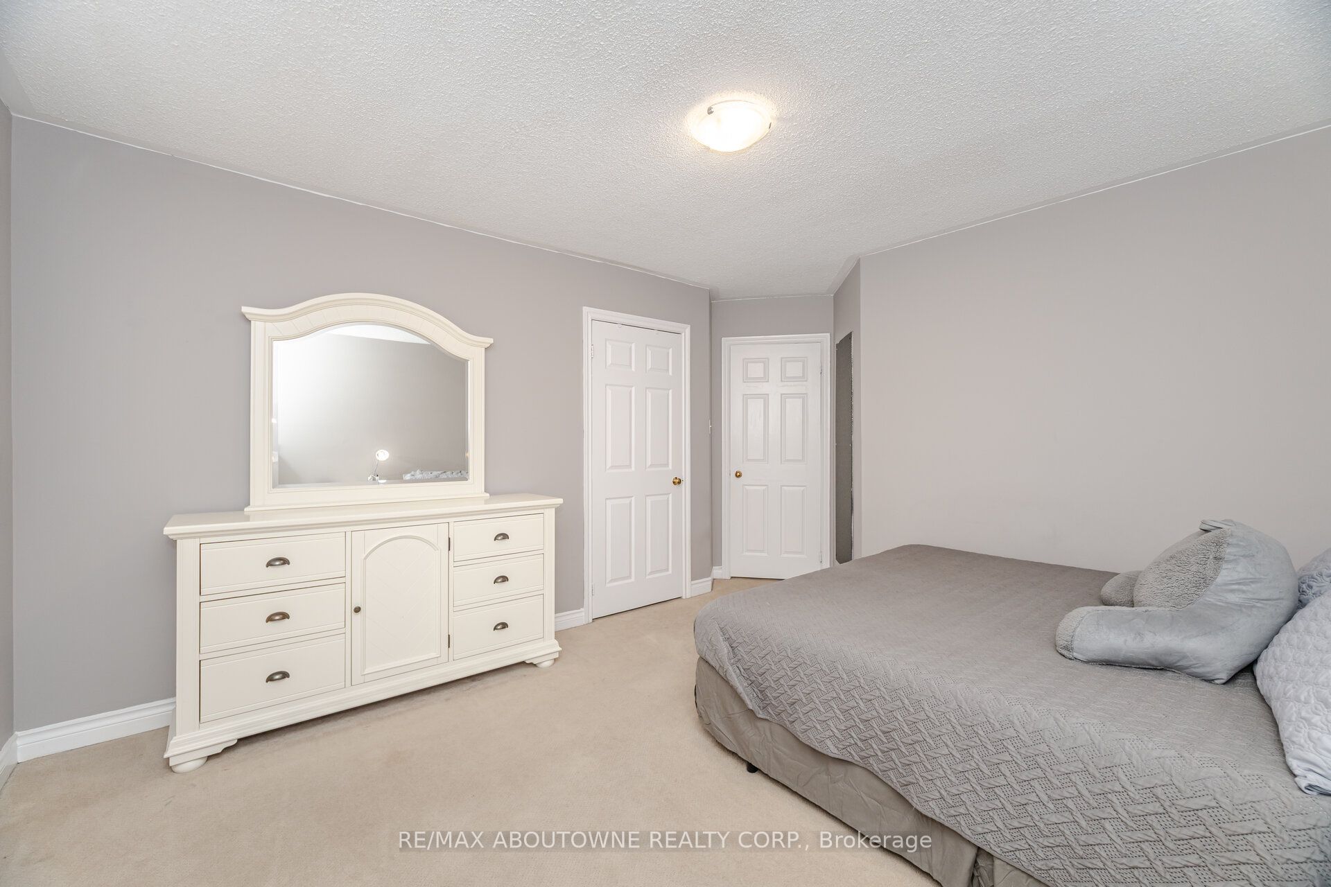 3704 Ketchum Court, Mississauga ‣ W12480590 3704 Ketchum Court, Mississauga ‣ W12480590