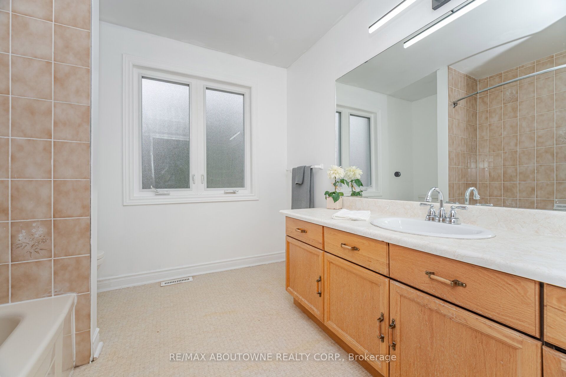 3704 Ketchum Court, Mississauga ‣ W12480590 3704 Ketchum Court, Mississauga ‣ W12480590