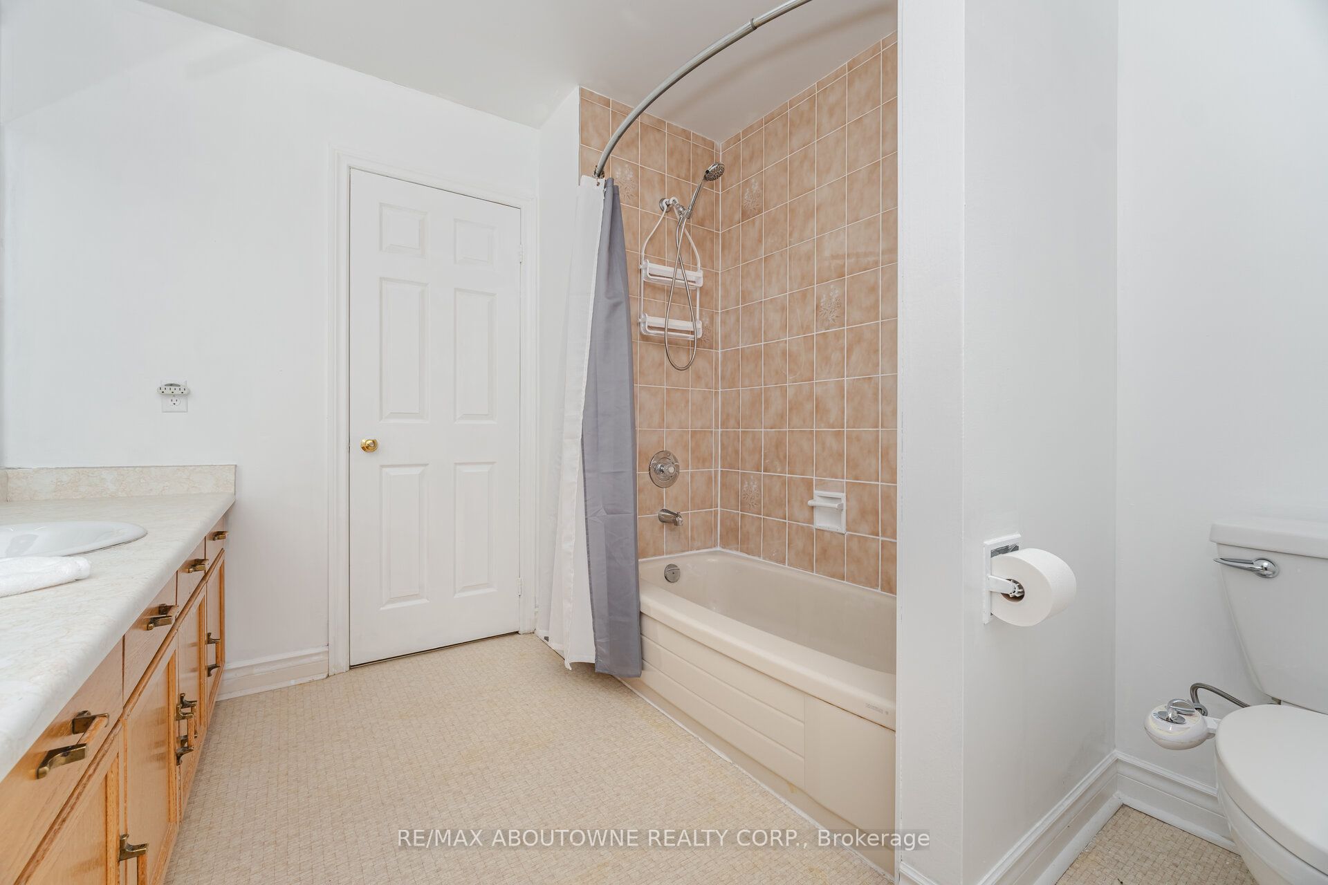 3704 Ketchum Court, Mississauga ‣ W12480590 3704 Ketchum Court, Mississauga ‣ W12480590