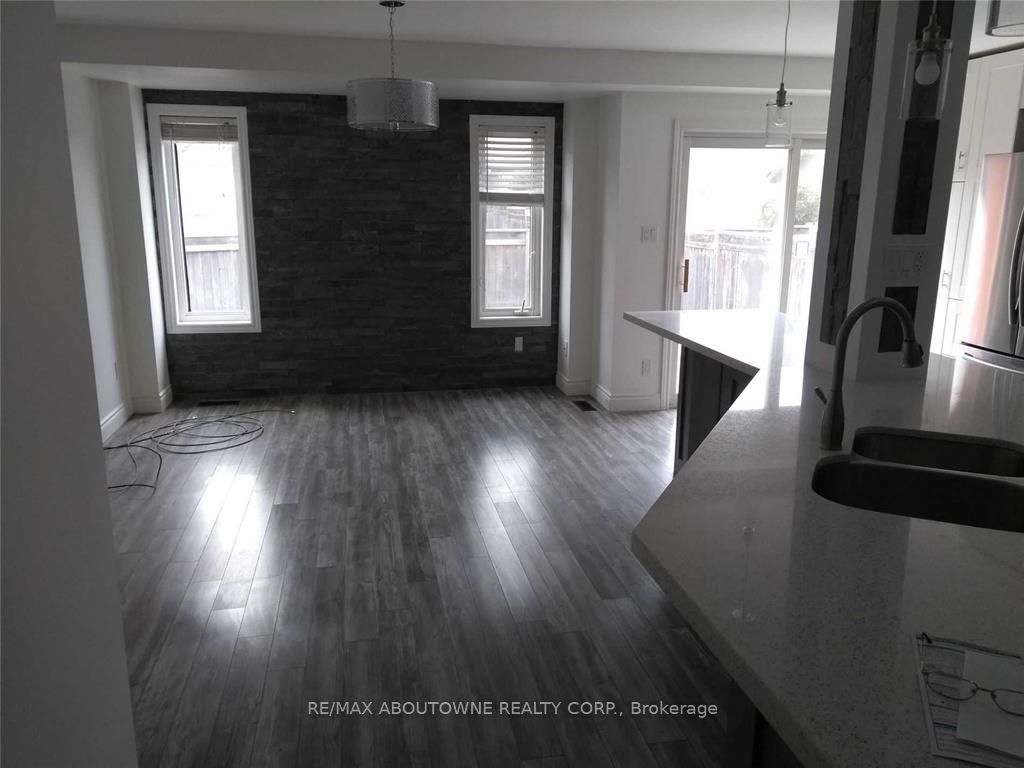 2502 Postmaster Drive, Oakville ‣ W12481235 2502 Postmaster Drive, Oakville ‣ W12481235