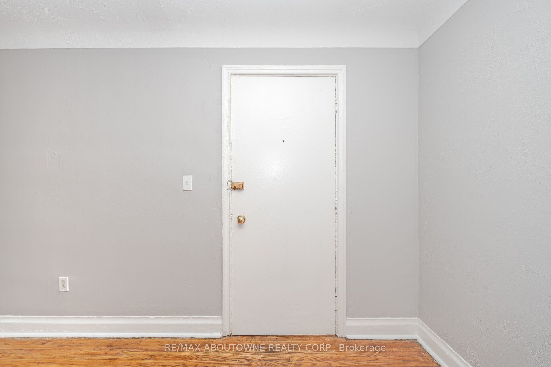 1031 Churchill Avenue, Oakville ‣ W12482483 1031 Churchill Avenue, Oakville ‣ W12482483