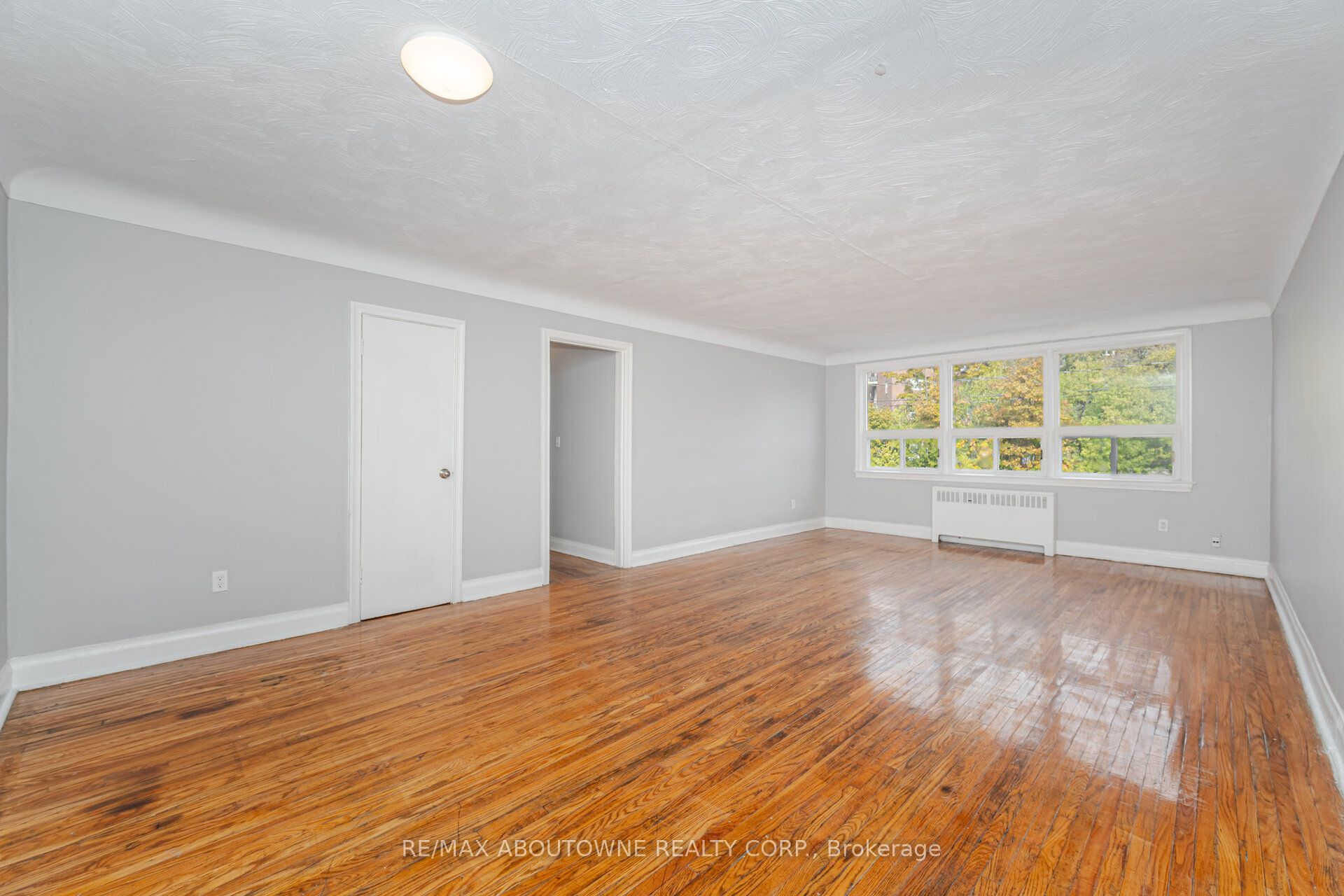 1031 Churchill Avenue, Oakville ‣ W12482483 1031 Churchill Avenue, Oakville ‣ W12482483