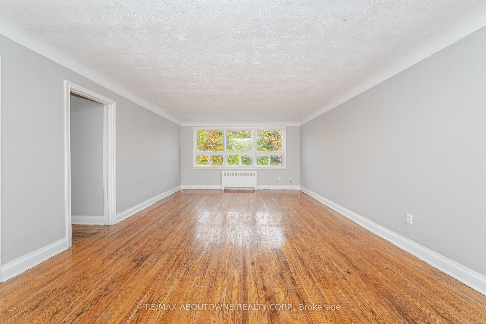 1031 Churchill Avenue, Oakville ‣ W12482483 1031 Churchill Avenue, Oakville ‣ W12482483