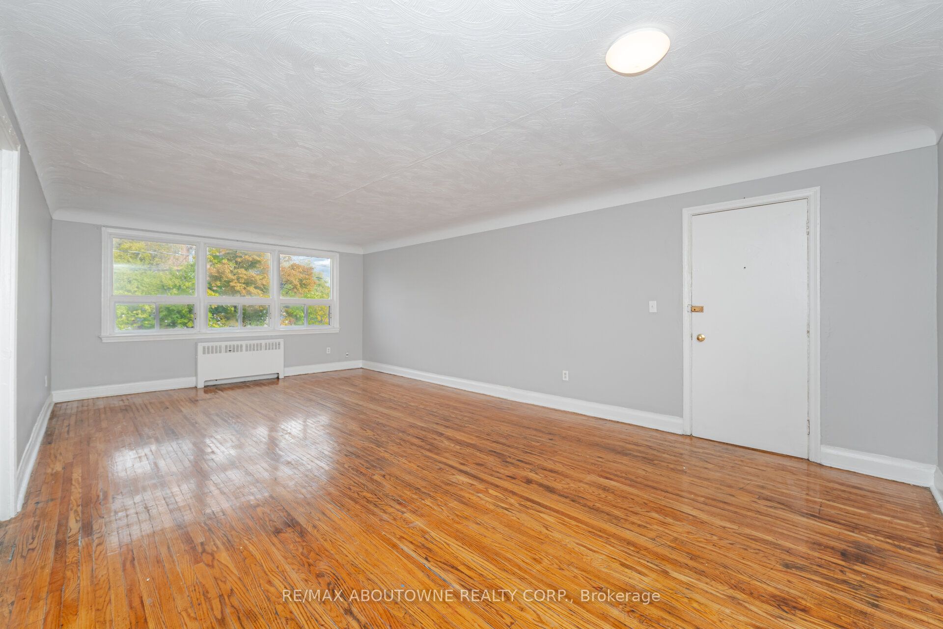 1031 Churchill Avenue, Oakville ‣ W12482483 1031 Churchill Avenue, Oakville ‣ W12482483