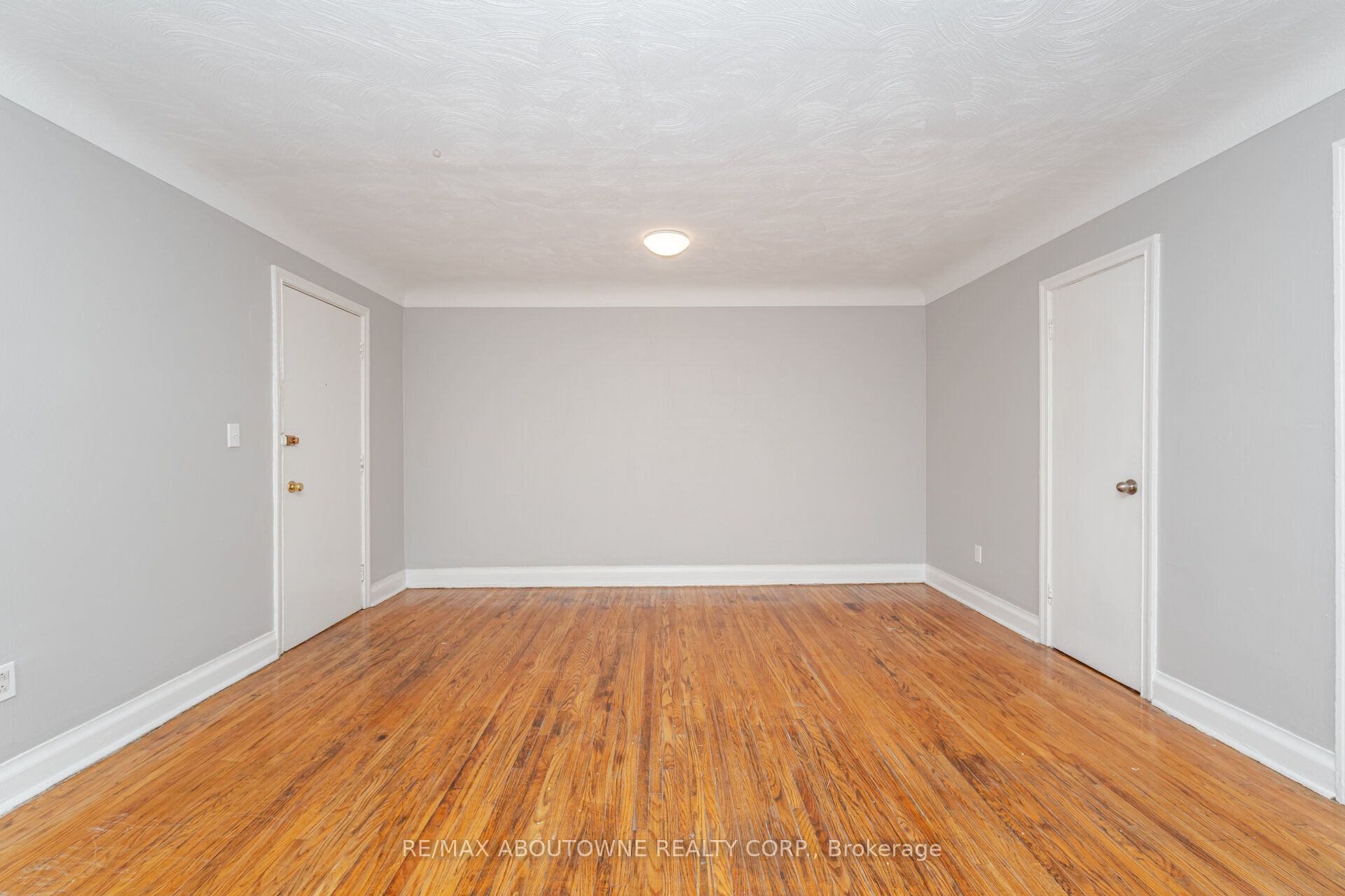 1031 Churchill Avenue, Oakville ‣ W12482483 1031 Churchill Avenue, Oakville ‣ W12482483