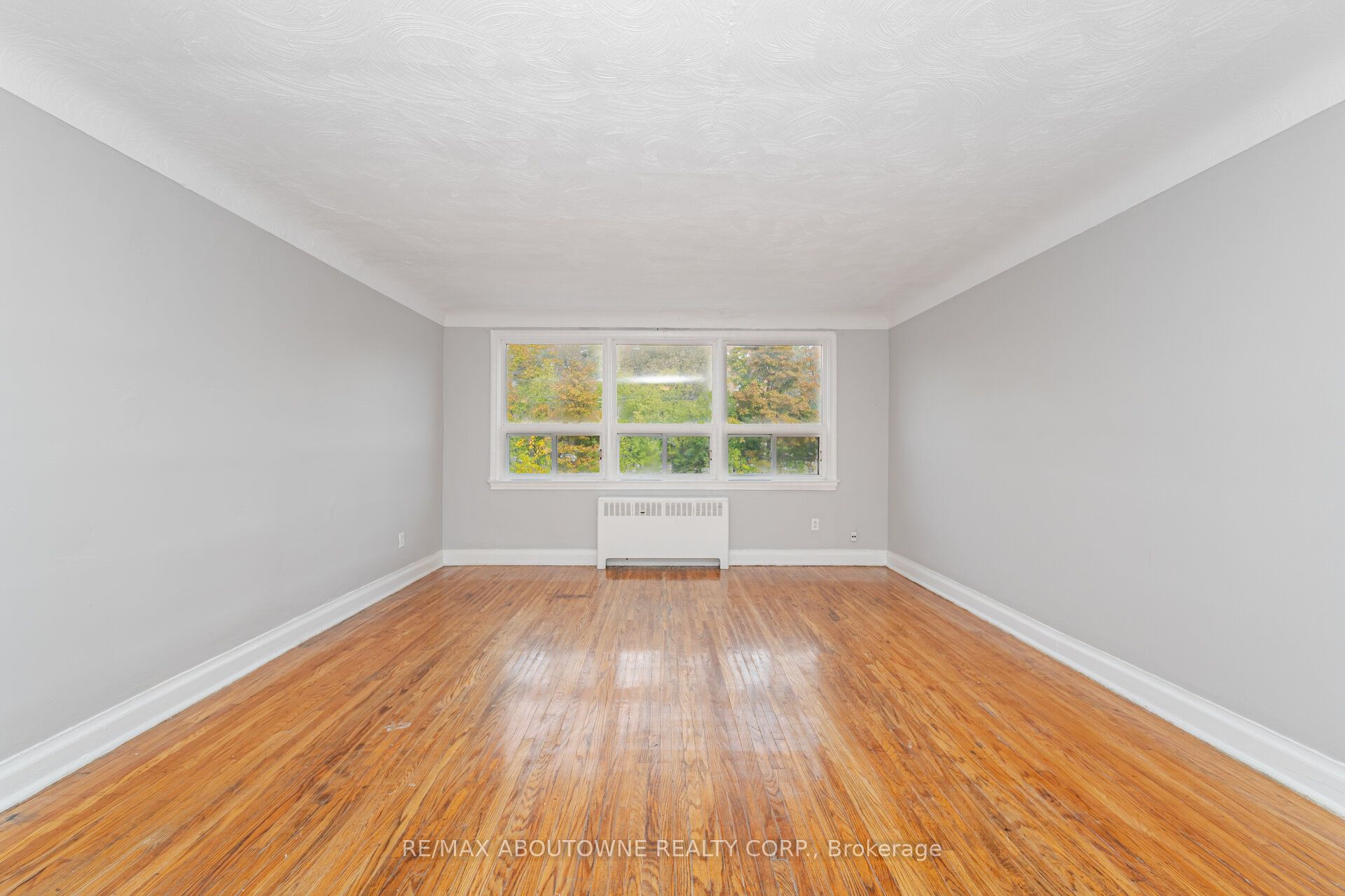 1031 Churchill Avenue, Oakville ‣ W12482483 1031 Churchill Avenue, Oakville ‣ W12482483
