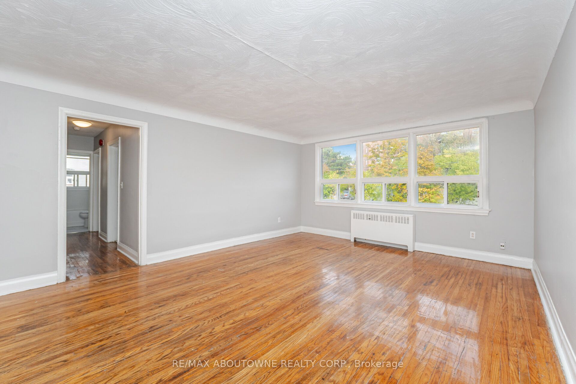 1031 Churchill Avenue, Oakville ‣ W12482483 1031 Churchill Avenue, Oakville ‣ W12482483