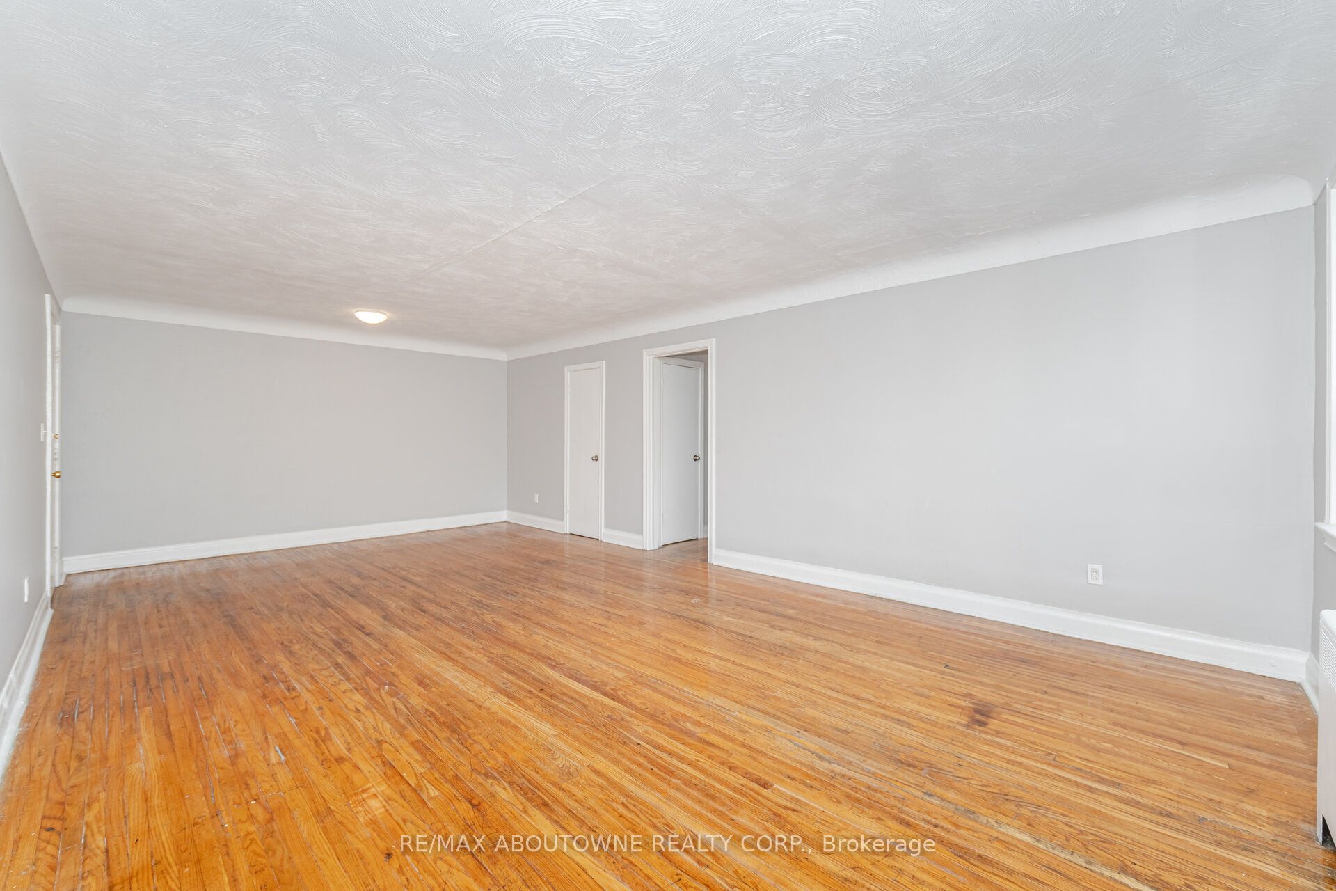 1031 Churchill Avenue, Oakville ‣ W12482483 1031 Churchill Avenue, Oakville ‣ W12482483