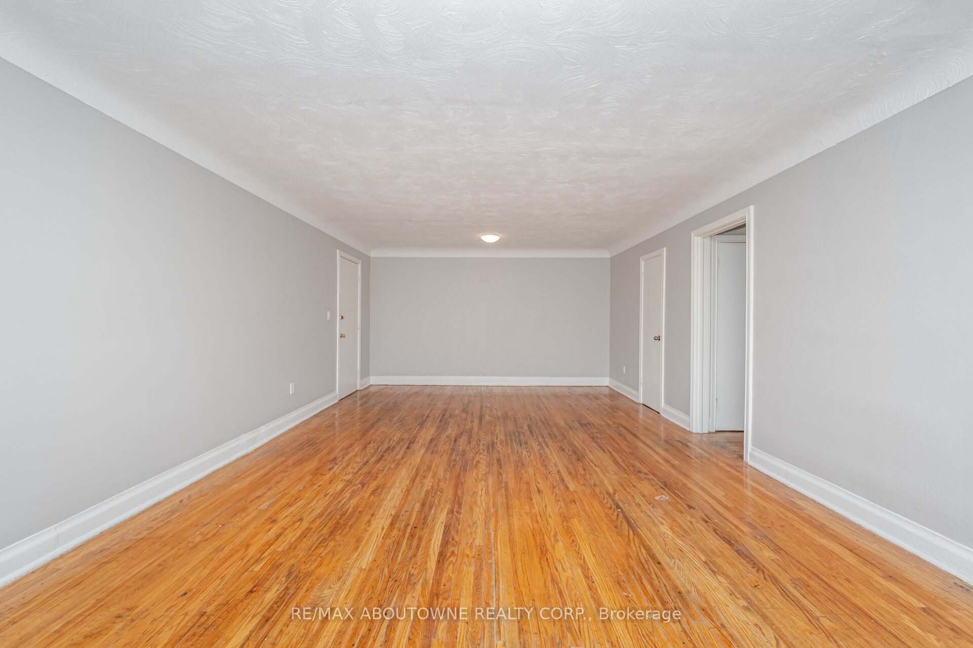 1031 Churchill Avenue, Oakville ‣ W12482483 1031 Churchill Avenue, Oakville ‣ W12482483