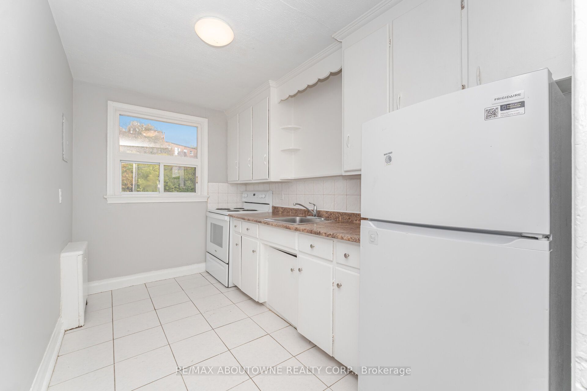 1031 Churchill Avenue, Oakville ‣ W12482483 1031 Churchill Avenue, Oakville ‣ W12482483