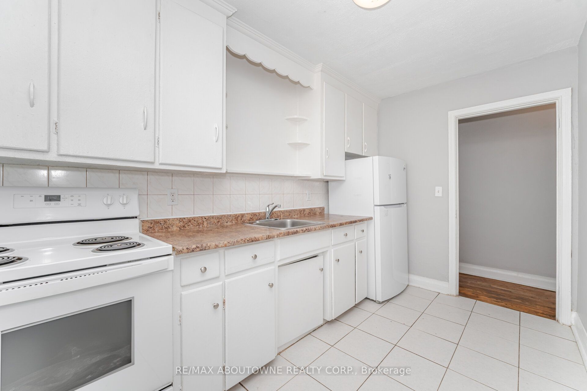 1031 Churchill Avenue, Oakville ‣ W12482483 1031 Churchill Avenue, Oakville ‣ W12482483