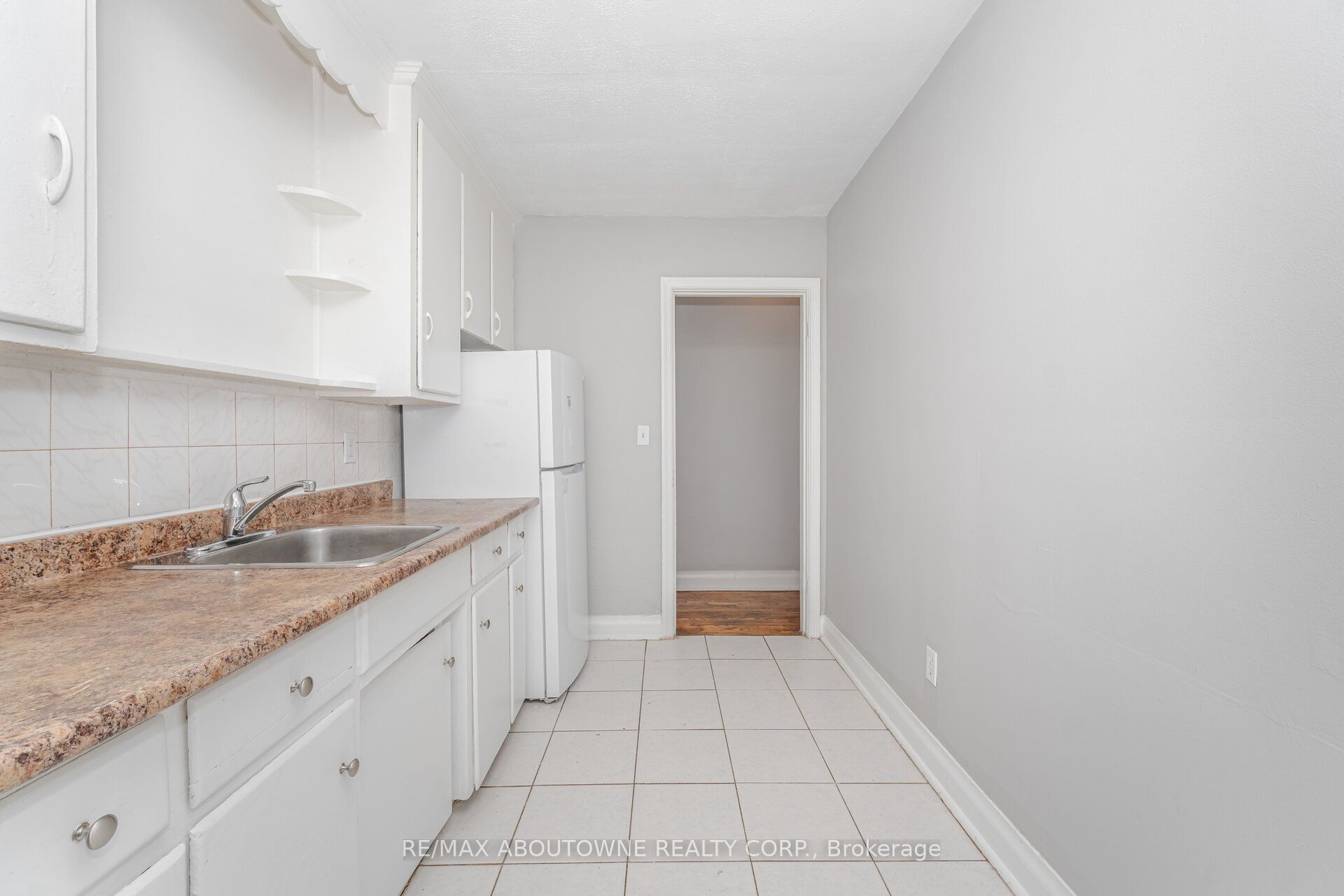 1031 Churchill Avenue, Oakville ‣ W12482483 1031 Churchill Avenue, Oakville ‣ W12482483