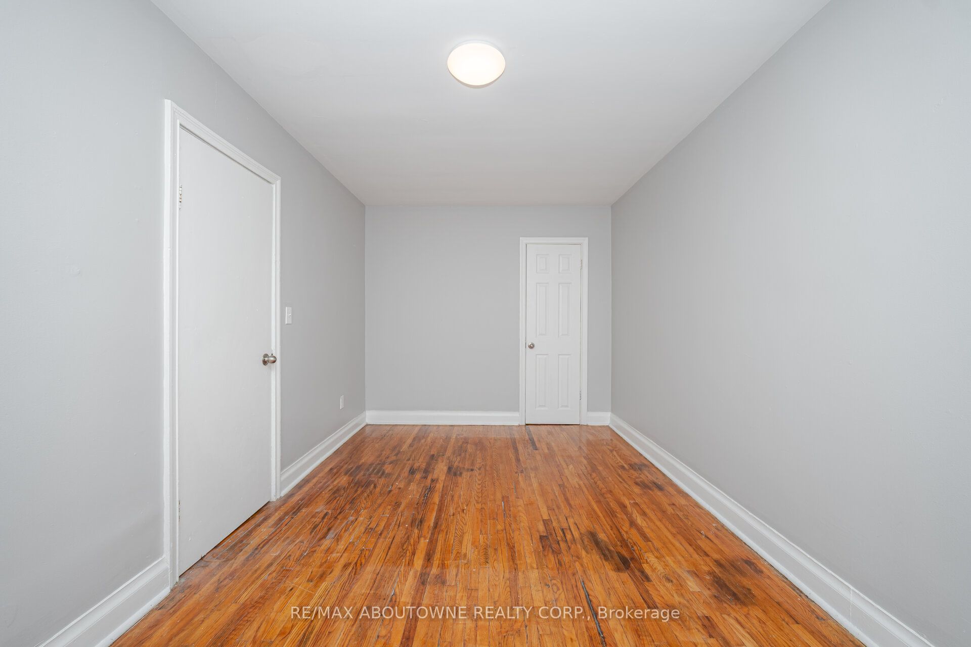 1031 Churchill Avenue, Oakville ‣ W12482483 1031 Churchill Avenue, Oakville ‣ W12482483