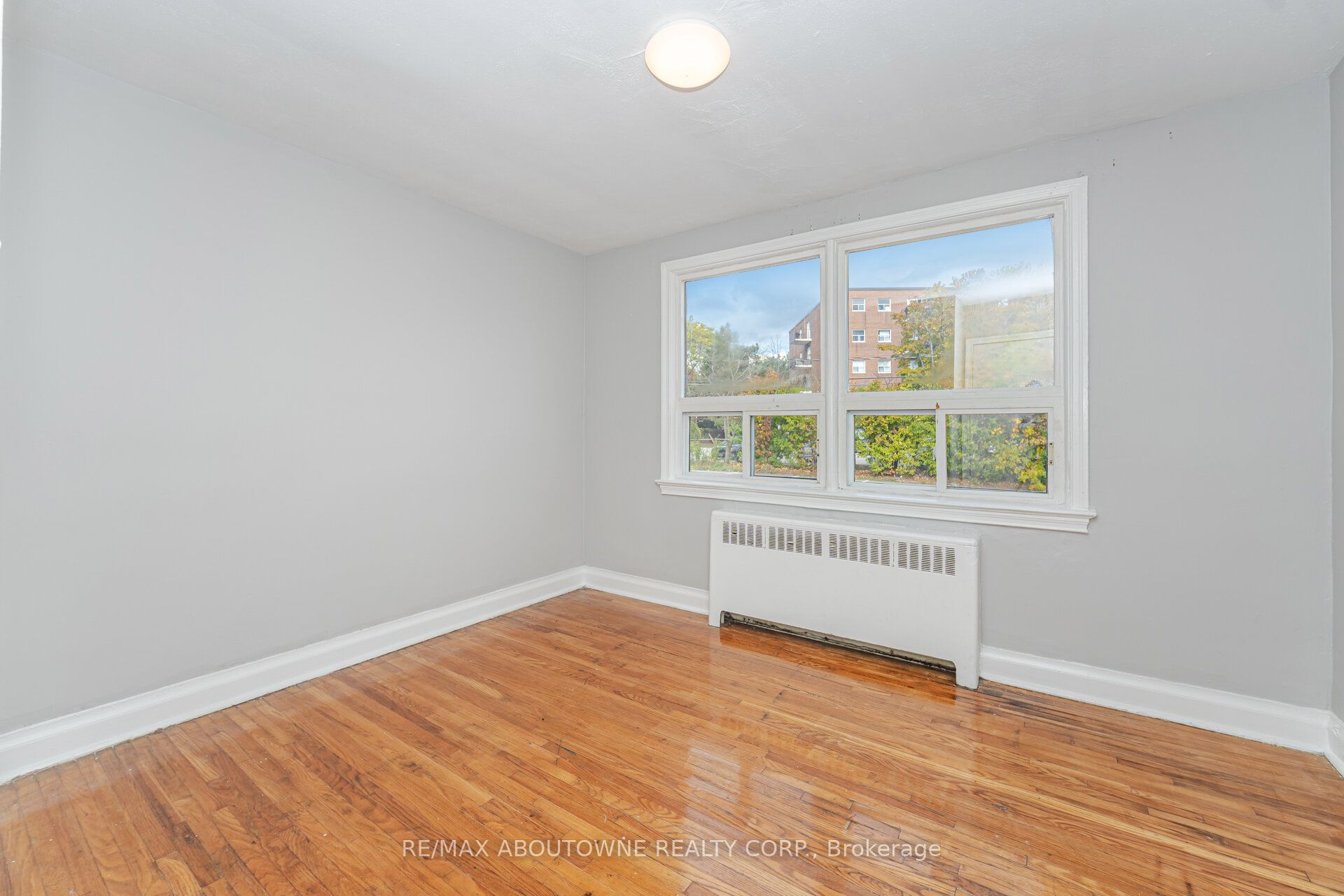 1031 Churchill Avenue, Oakville ‣ W12482483 1031 Churchill Avenue, Oakville ‣ W12482483