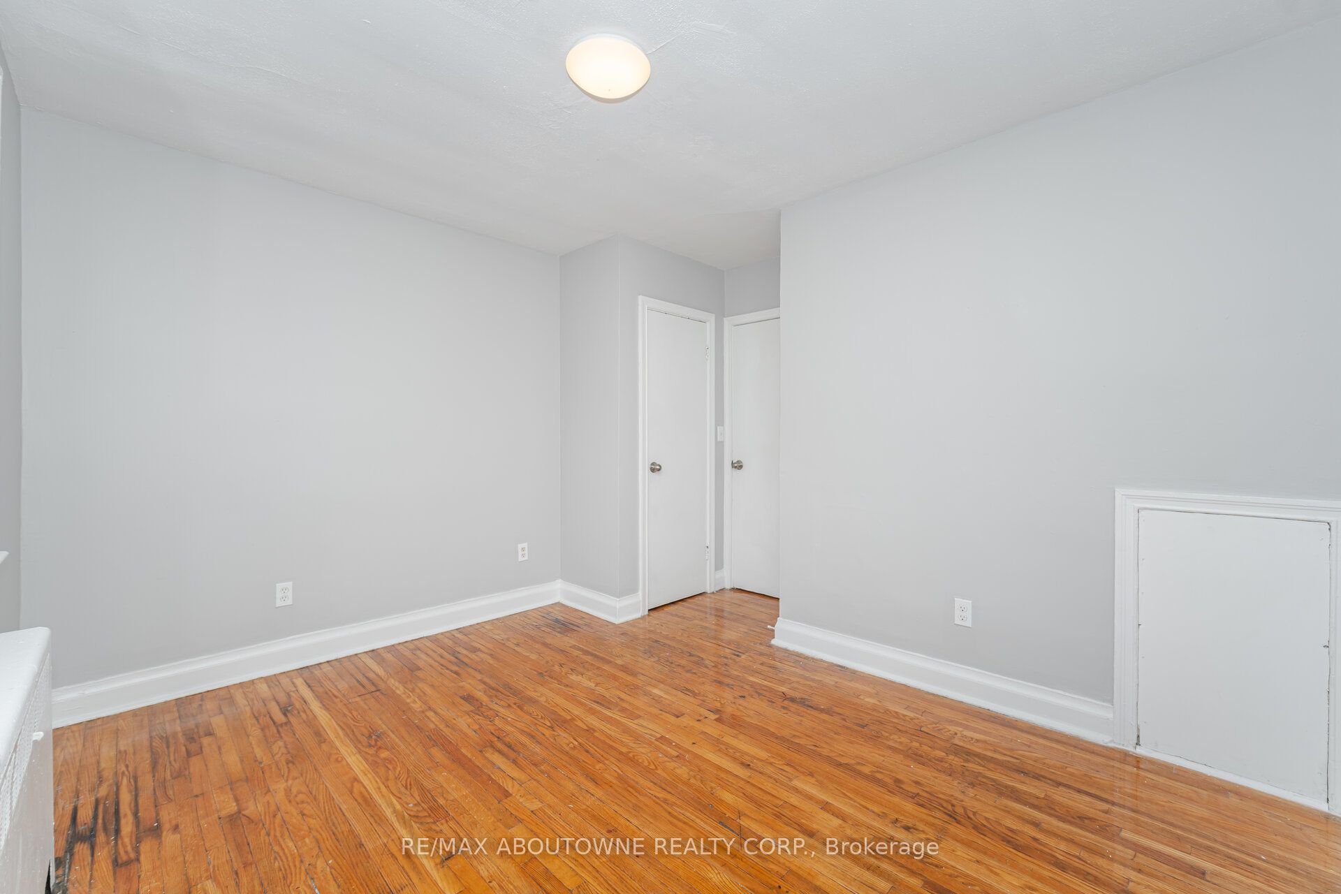 1031 Churchill Avenue, Oakville ‣ W12482483 1031 Churchill Avenue, Oakville ‣ W12482483
